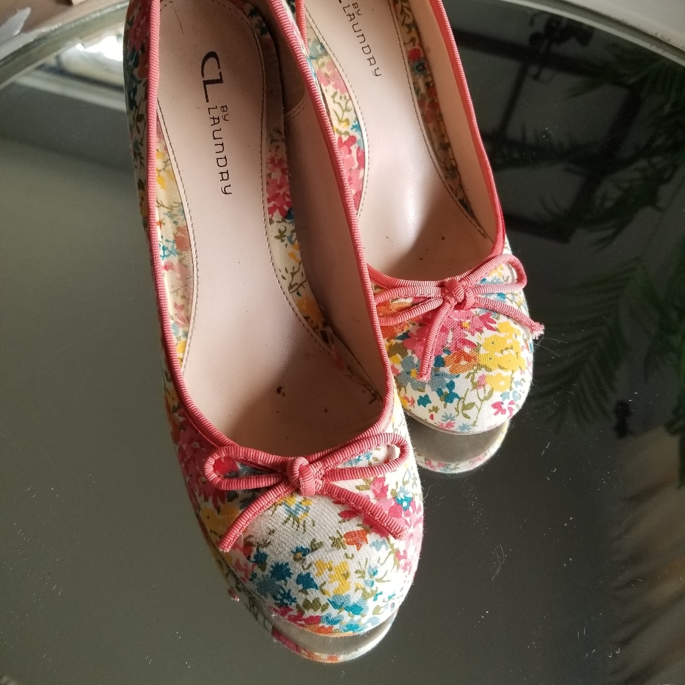 Floral Chinese Laundry pumps size 9